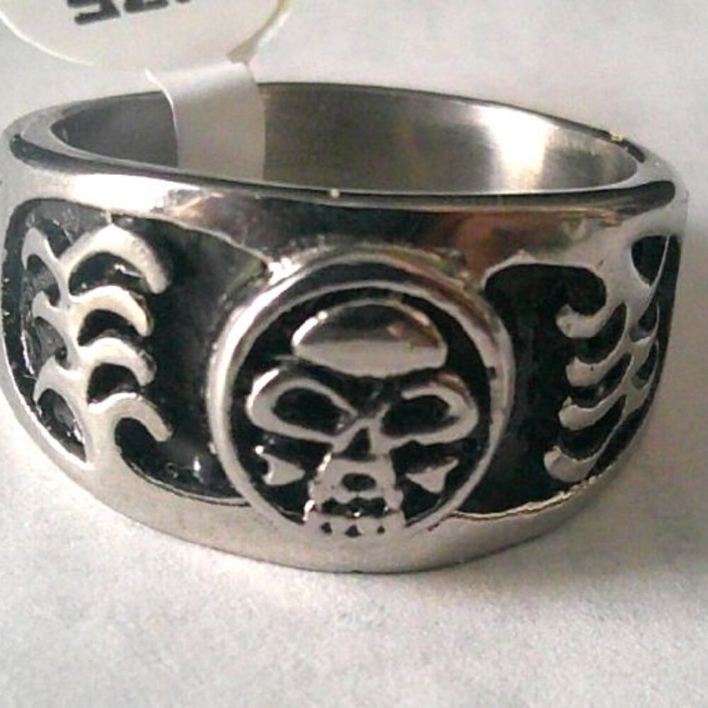 Ring Skull Design  Stainless Steel Sizes 10-11-12-13-14   New